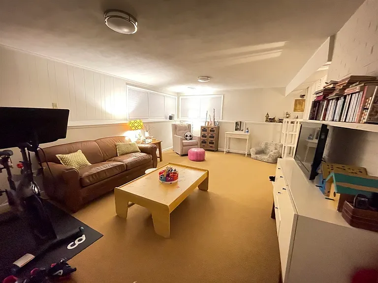 178 Beethoven Ave #- — Photo 13