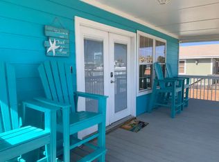 1518 S Live Oak St, Rockport, TX 78382
