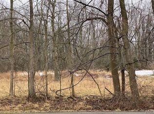 648 Old Niagara Rd, Lockport, NY 14094