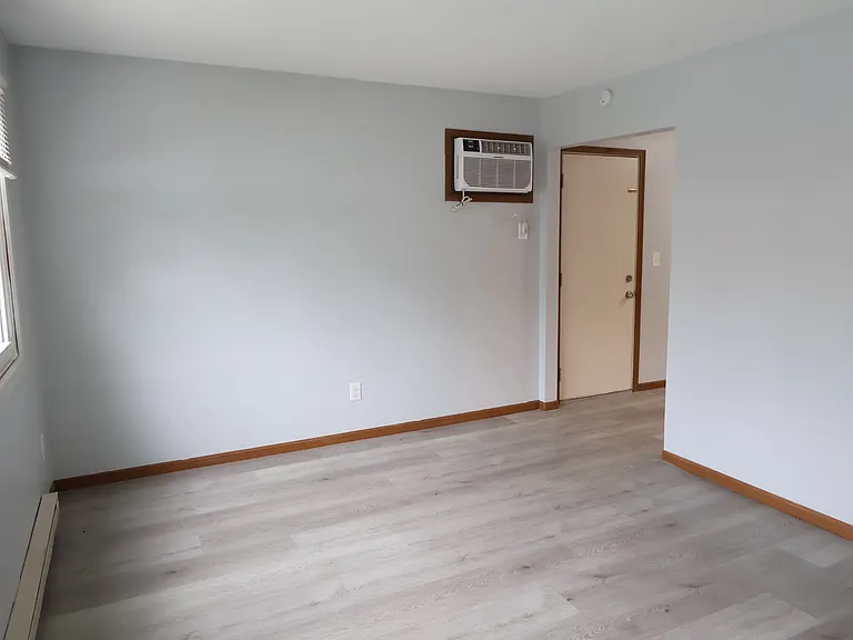 450 Greensburg St — Photo 2