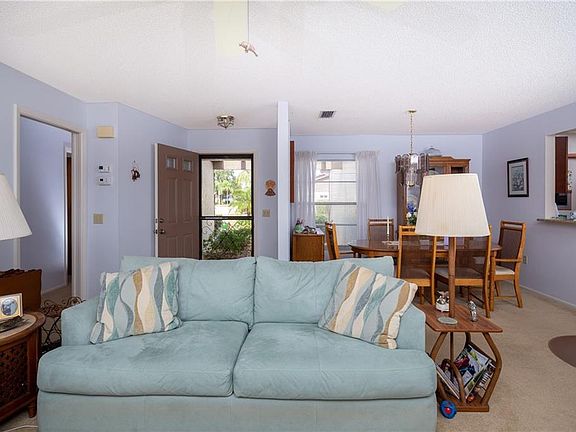 3rd image of 519 Foxwood Blvd