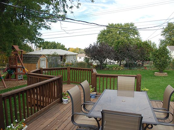 Large Deck & Fenced Yard