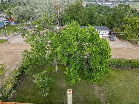 3rd image of 100 Reed Ave