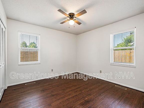5th image of 805 Carson Dr
