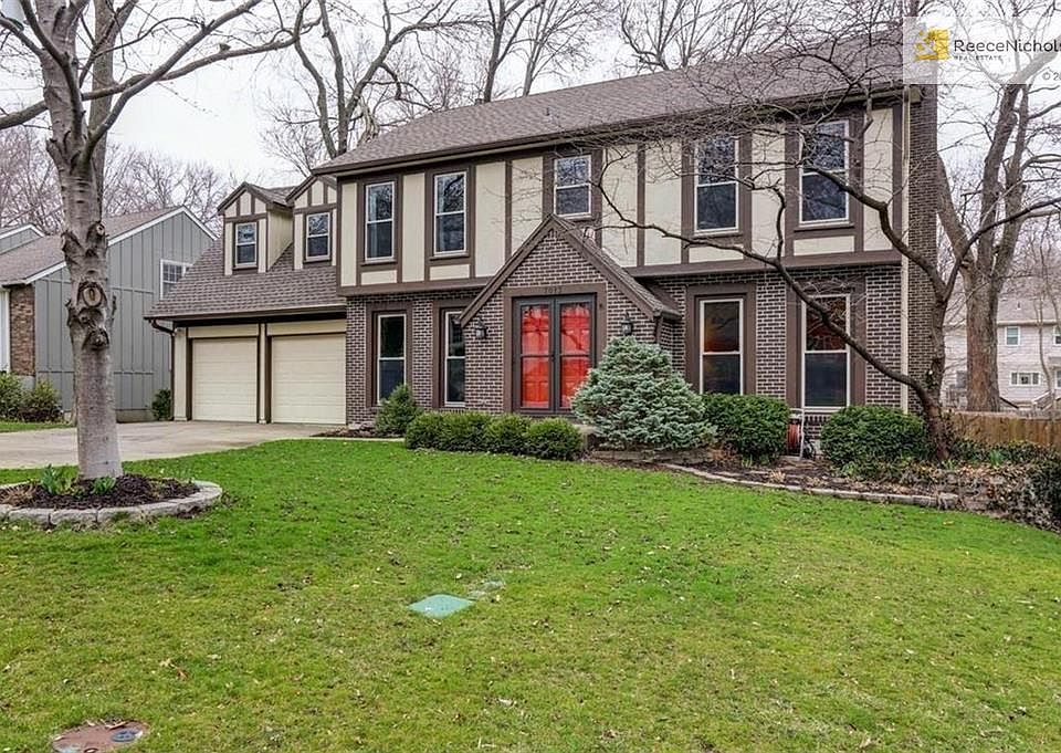 Sweeeeeeet Shawnee 2 Story.  Move In Ready.  Well-Maintained. Terrific location close to schools, shopping & easy highway access.