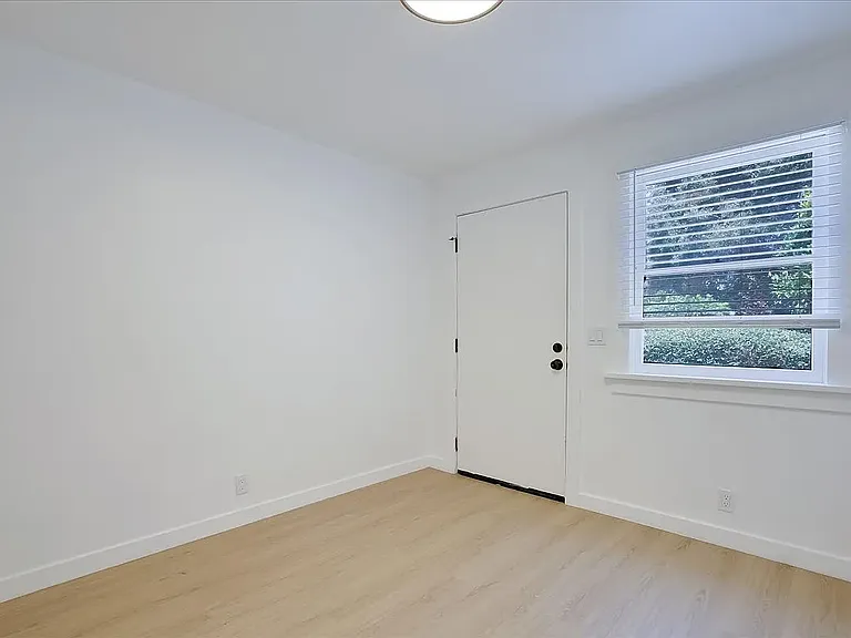 102 S Voluntario St #B — Photo 9