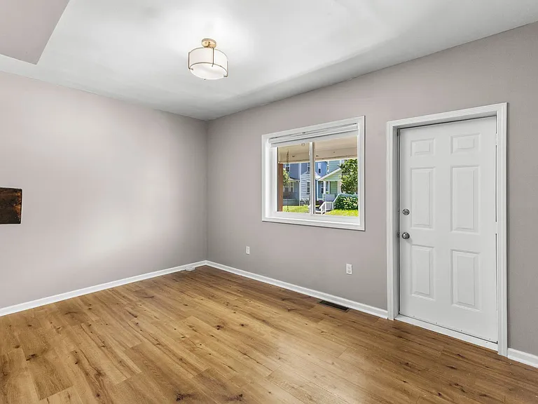 122 E Woodrow Ave — Photo 7