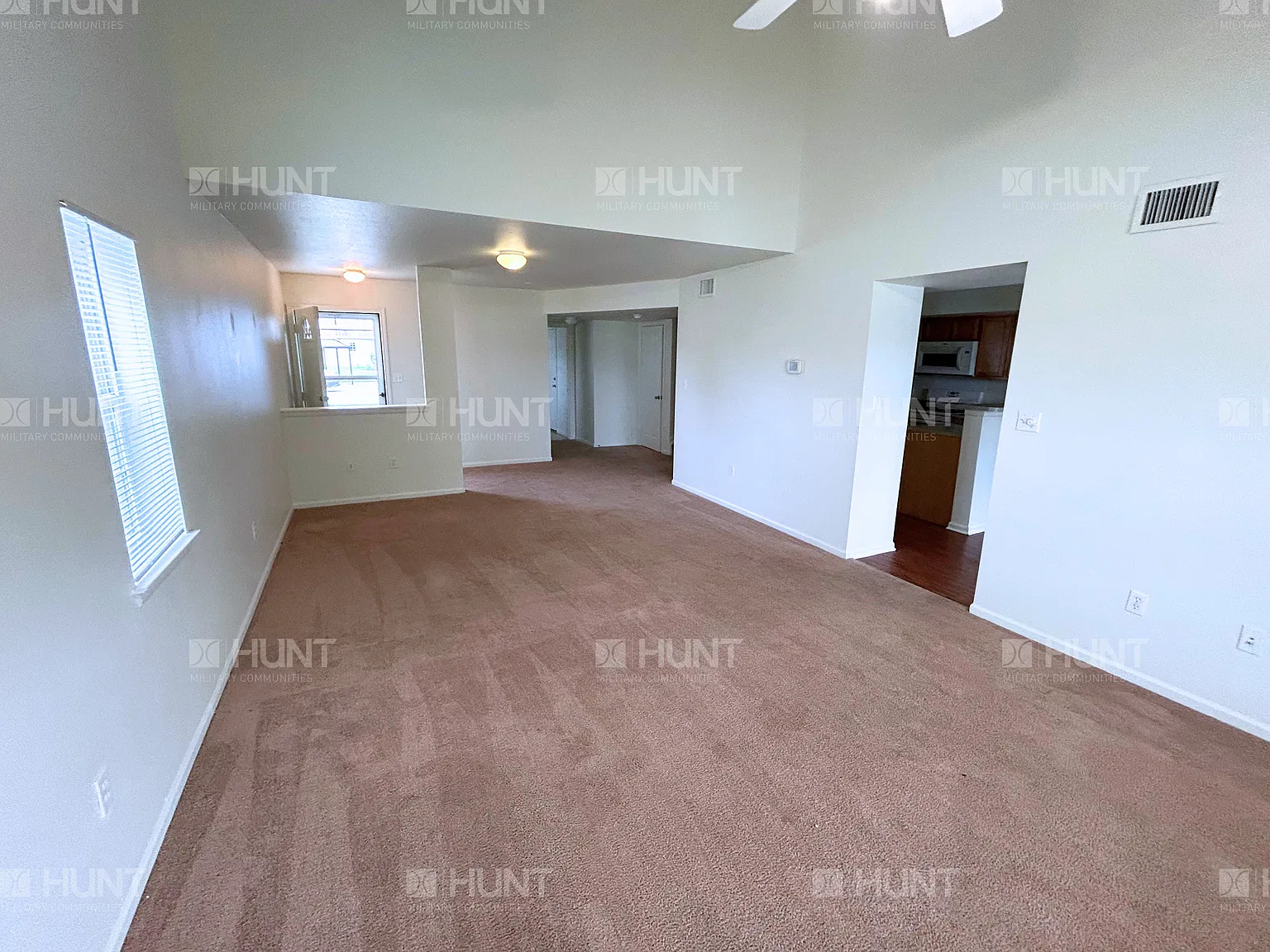 3 bed, 2.5 bath, 1861 sqft, $1,865 — Photo 3