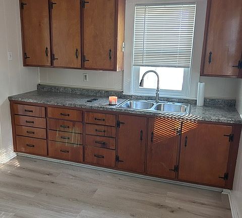 4th image of 1426 Highland Ave