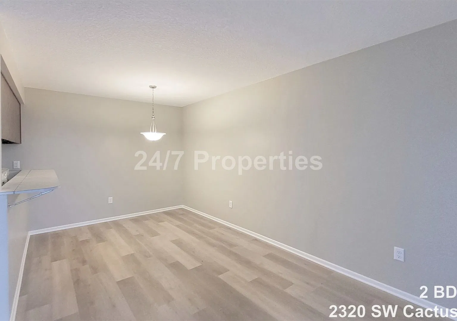 Spacious 2 BD | 2 BA w/ Views! - Goose Hollow — Photo 4