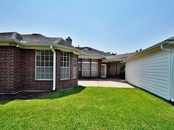 2nd image of 1819 Rosewood Ln