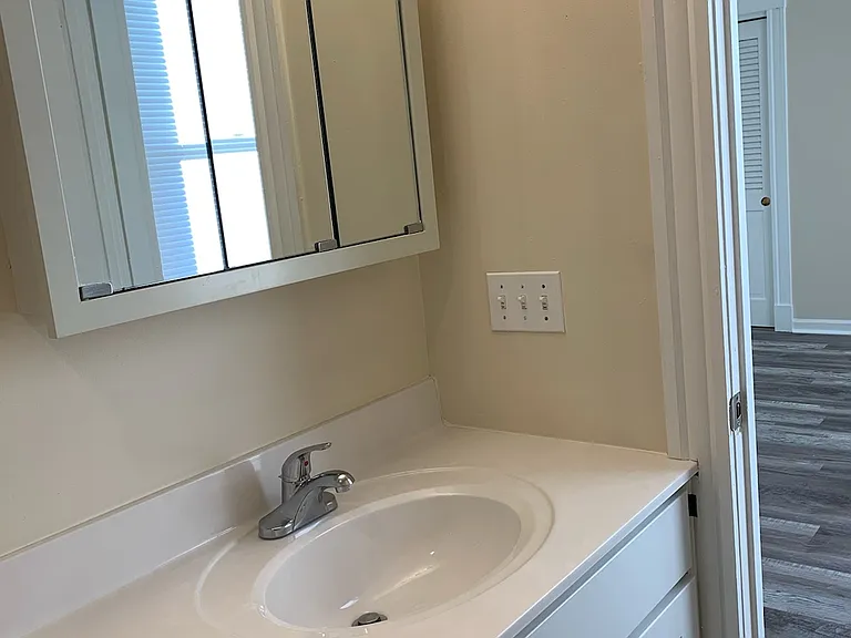 Huntington Apartments — Photo 19