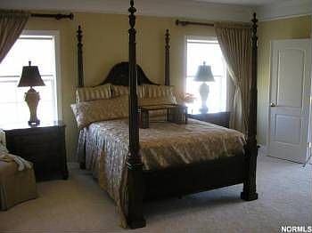 4th image of 4600 Glengary Ln