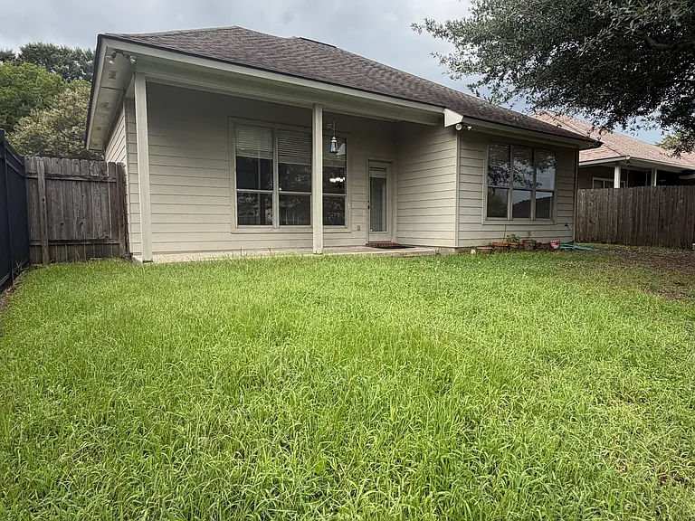 3001 Northbank Dr — Photo 8