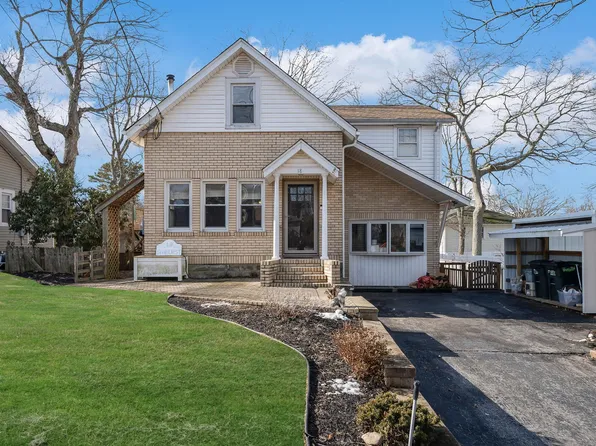 18 Sunburst Drive, Rocky Point, NY 11778