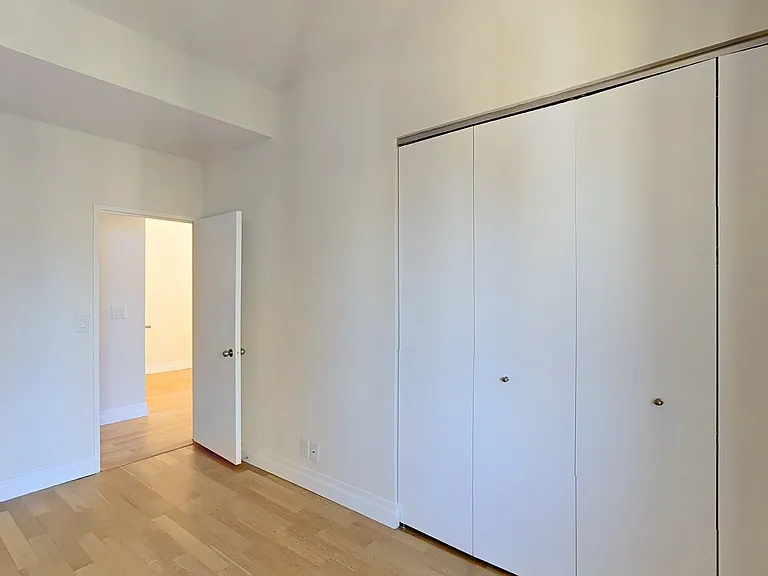 260 W 52nd St #25A — Photo 8