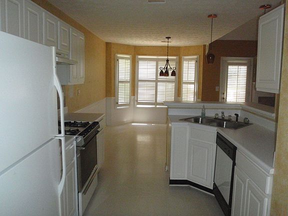 Kitchen w/Gas Oven