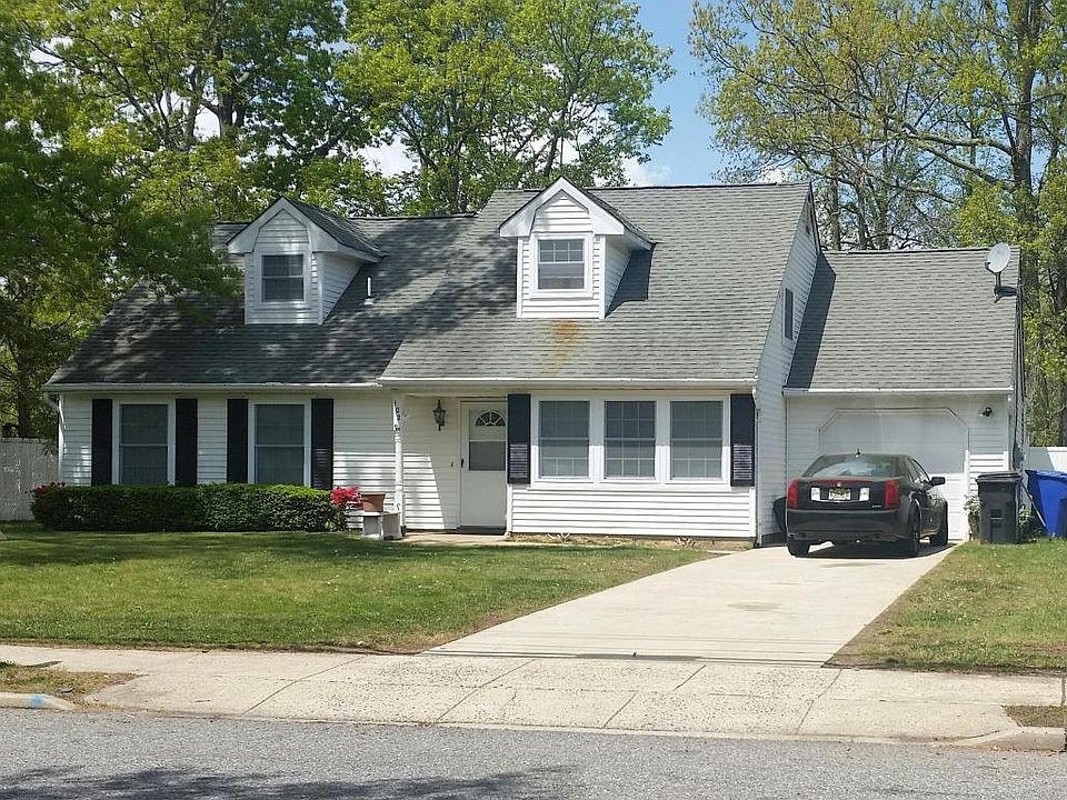 1st image of 102 Maine St