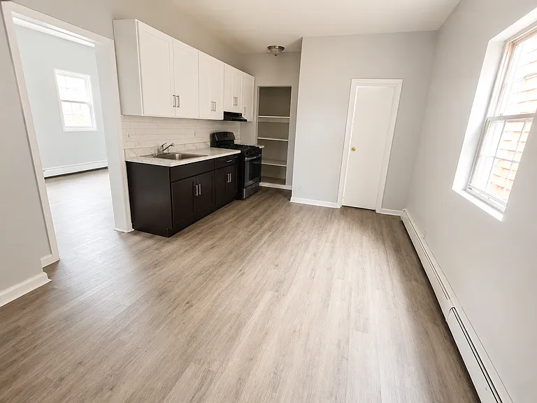 686 Summer Ave #6 — Photo 7