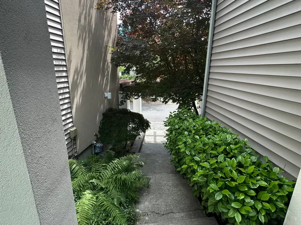 2755 124th Ave SE, Bellevue, WA 98005