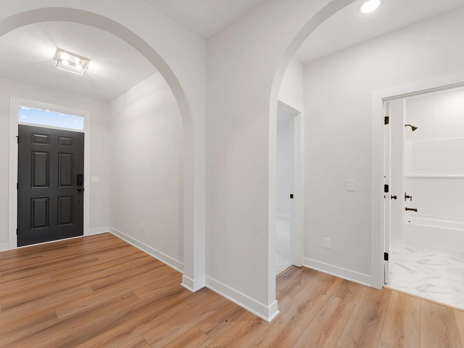 4 bed, 3008 sqft, $5,000 — Photo 2