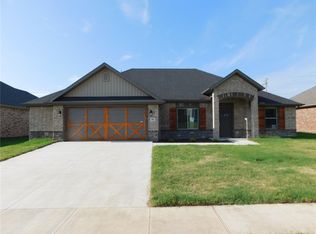 961 Pinnacle St, Prairie Grove, AR 72753