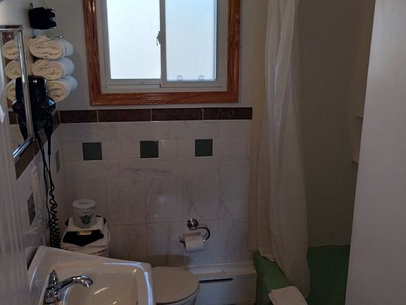 5th image of 3701 W Lake Rd Room 25