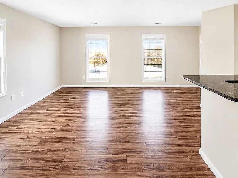 311 Stonewall Creek Dr — Photo 4
