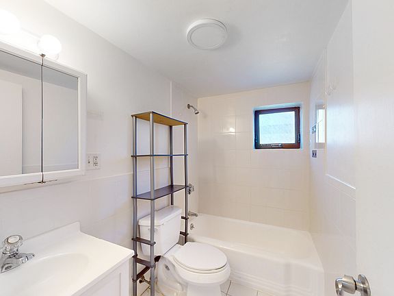 4th image of 175 W Wyoming Ave #38A