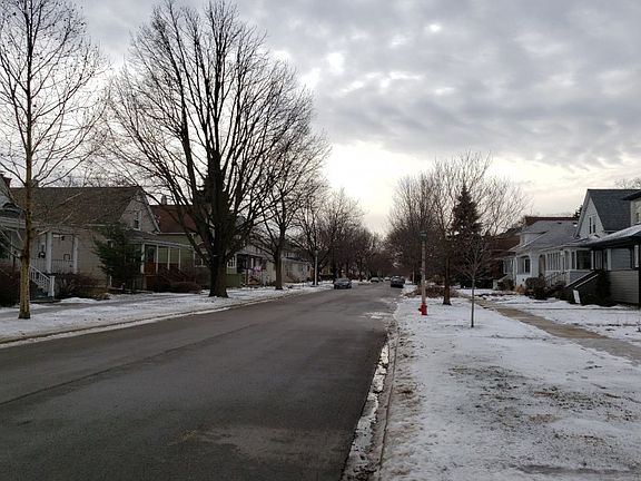 4th image of 1020 Clarence Ave