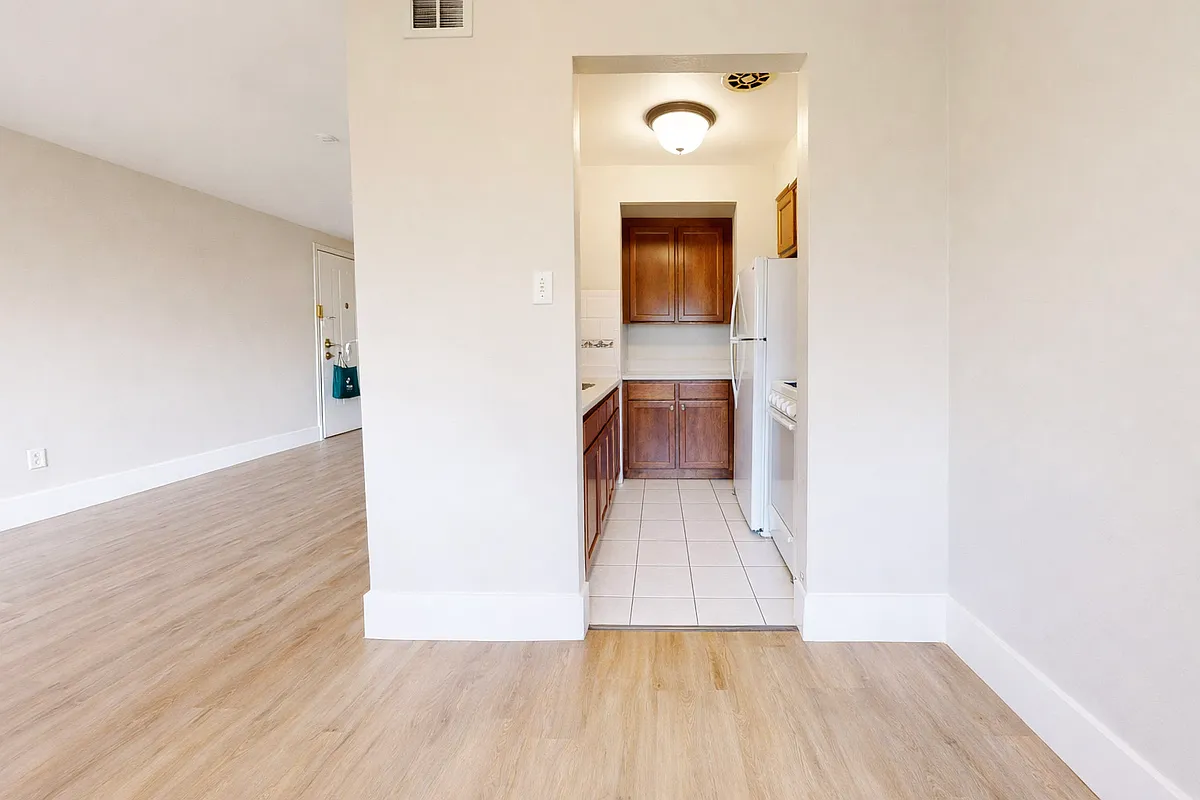 1 Bed/1Bath (Unit 101) - Royal Windsor