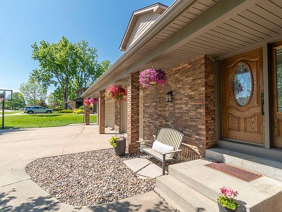 5th image of 2215 Minnetonka Dr