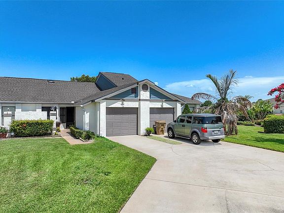 3rd image of 62 Lakepointe Cir
