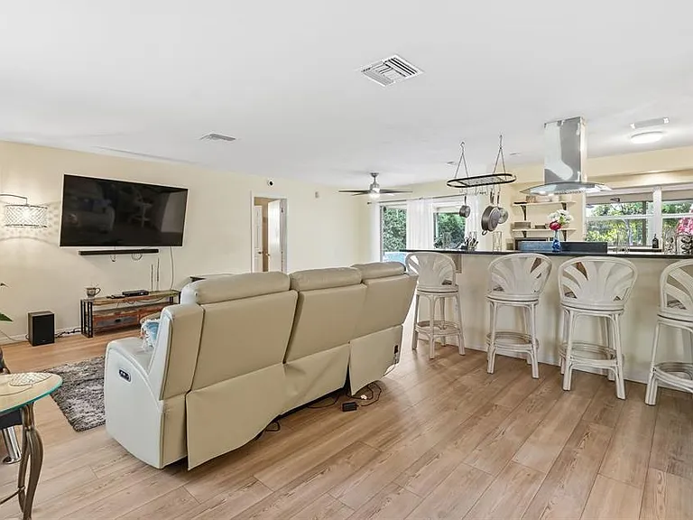 764 Forest Glen Rd — Photo 23