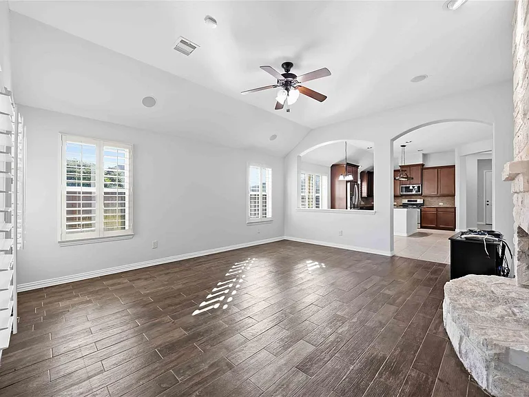 601 Dunlavy Ln — Photo 9