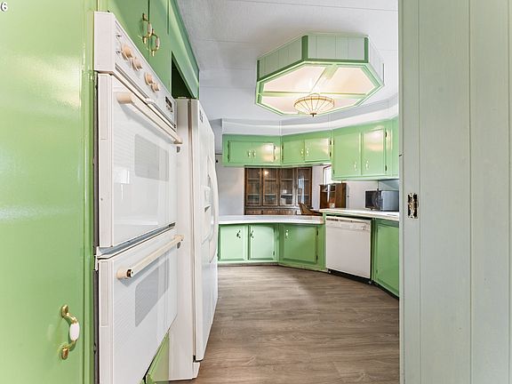 4th image of 1600 Rhododendron Dr Space 415