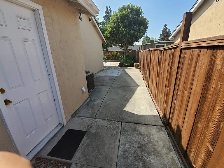 1421 Four Oaks Rd — Photo 20