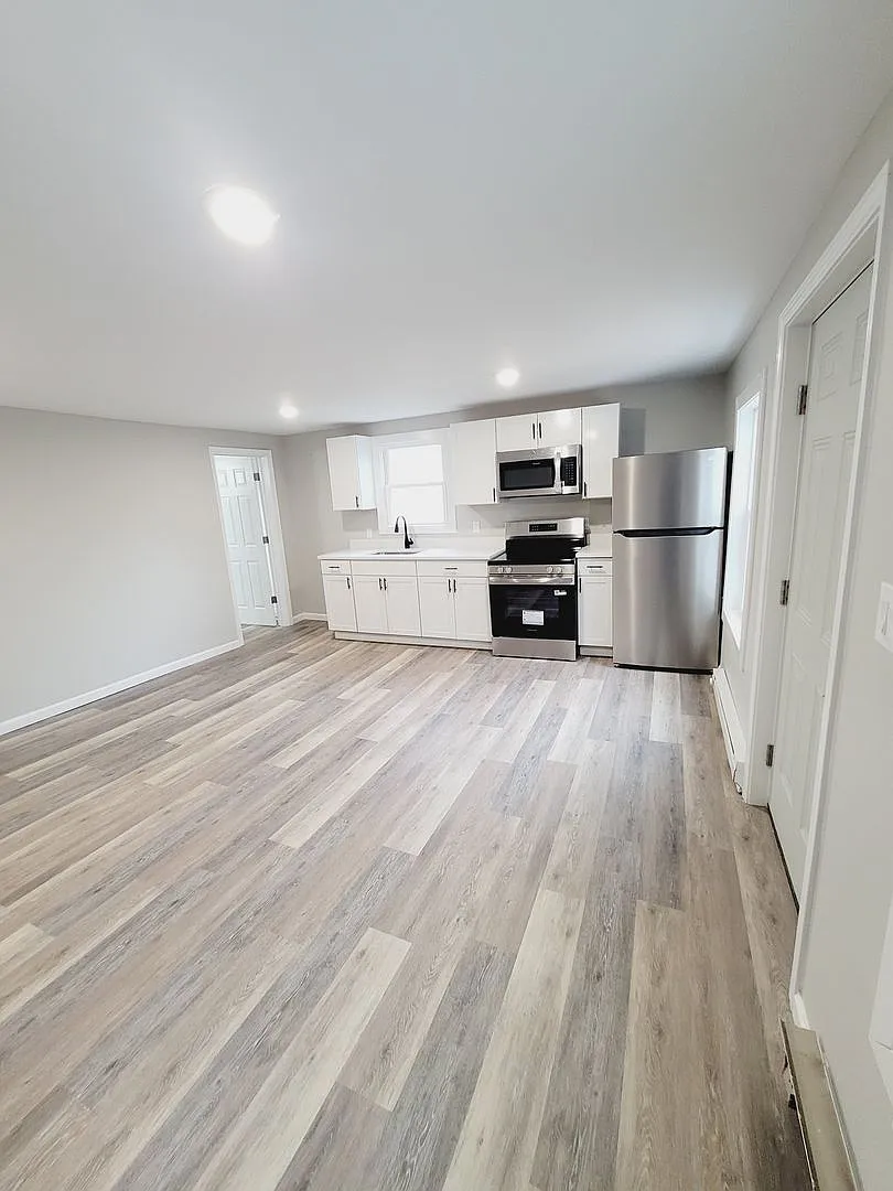 One-Bedroom Apartment for Rent Close to Downtown! — Photo 4
