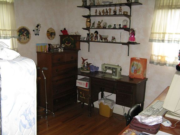 bedroom/office