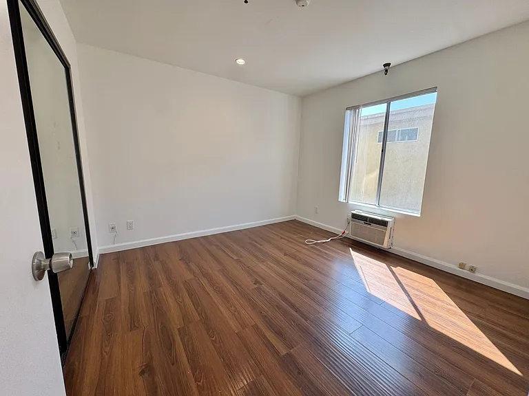 3746 Mentone Ave — Photo 15