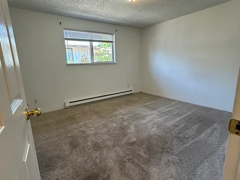 455 NW Fenton St — Photo 6