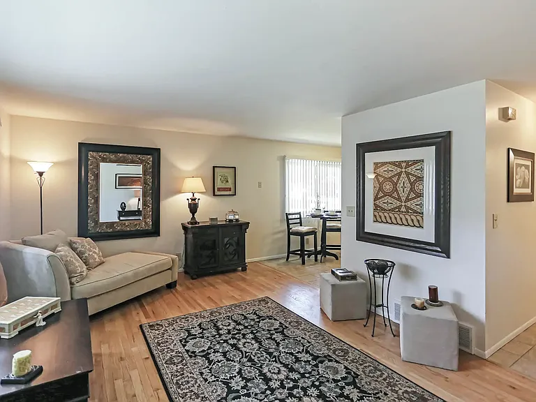 Bradley Place Townhomes — Photo 8