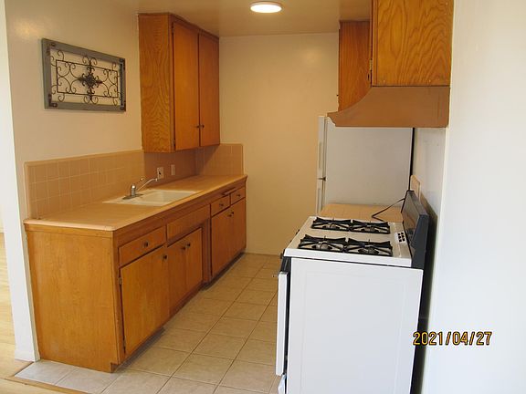 5th image of 246 Bicknell Ave #4