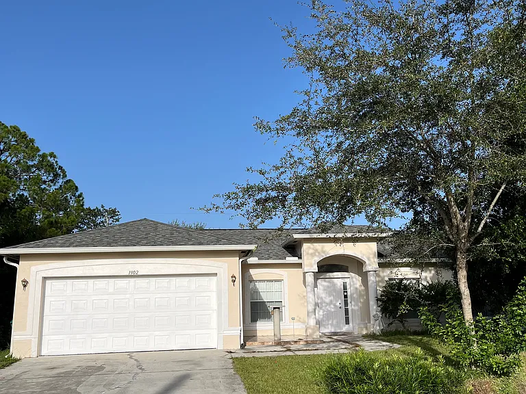 1902 SW Cameo Blvd — Photo 6