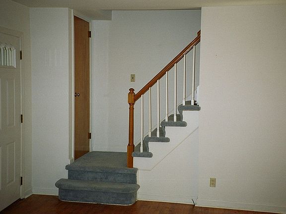 5th image of 246 Spruce St