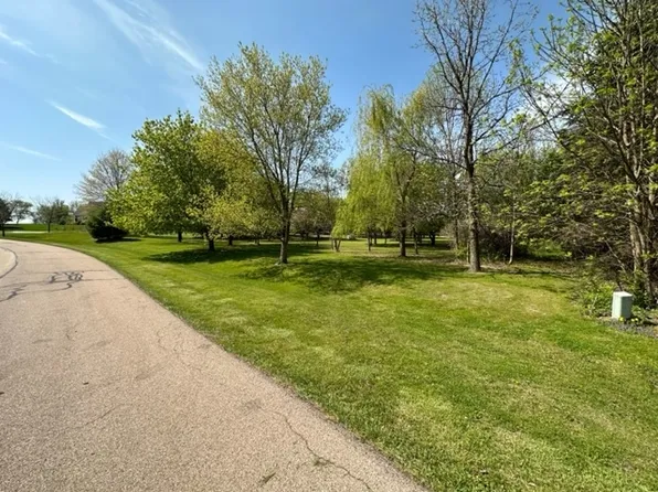 43W400 Campton Ct, Saint Charles, IL 60175