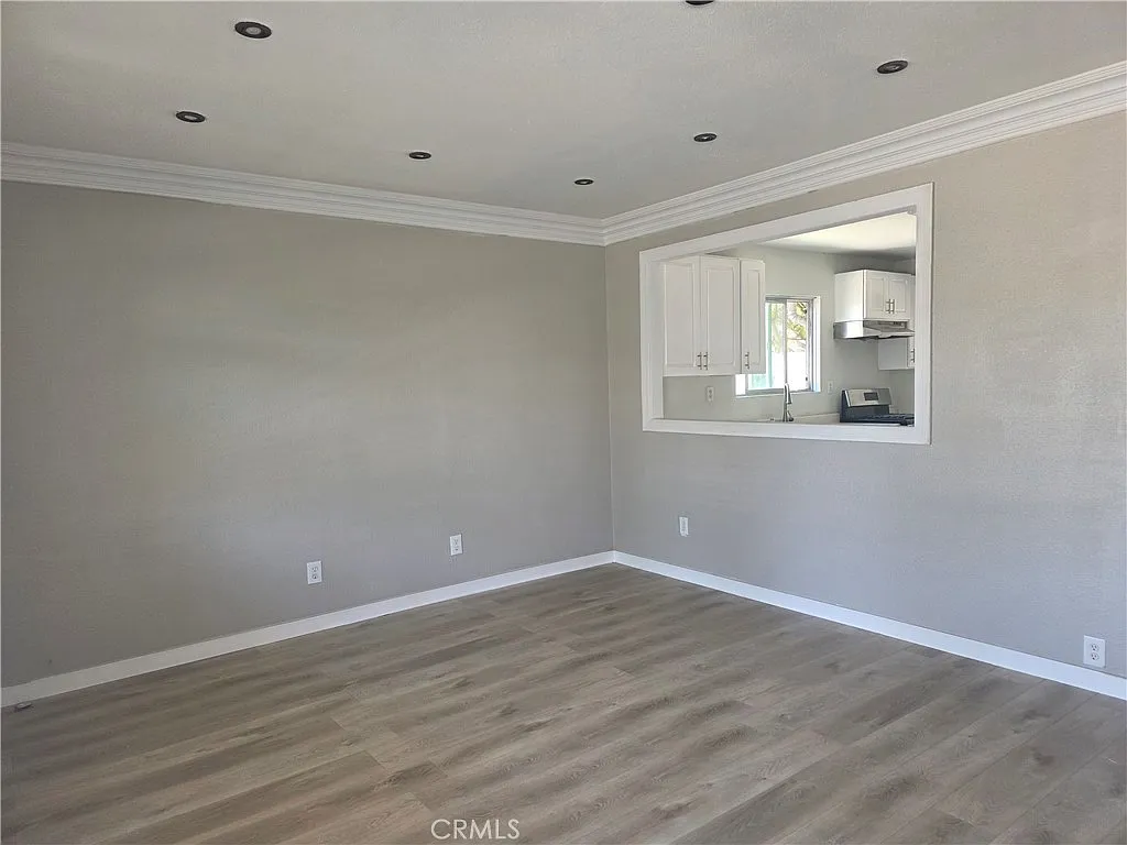 4 bed, 1296 sqft, $4,200 — Photo 3