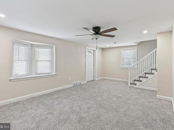 5th image of 618 W South Ave