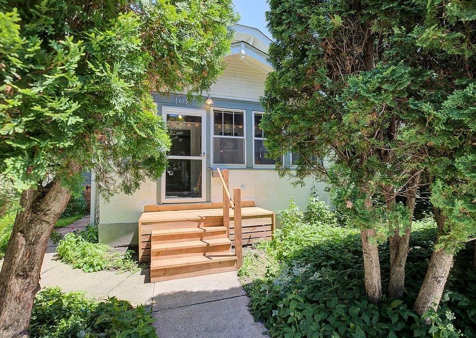 1st image of 1092 Chatsworth St N