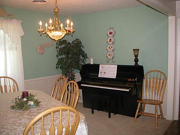 4th image of 2049 Brentwood Dr